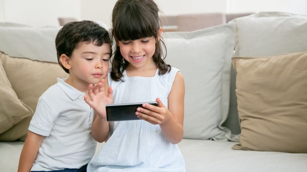 When Should UK Kids Get Their First Phone? What Parents Need to Know in 2025