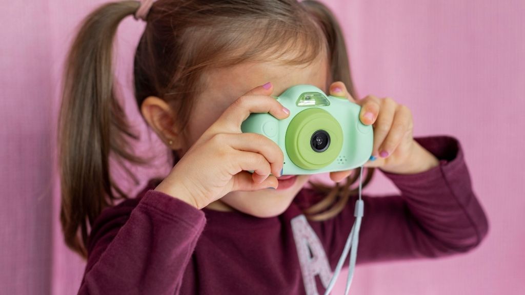Best Cameras for Kids in 2025  Fun, Safe & Parent Approved