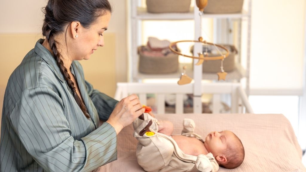 Newborn Daily Routines: Week by Week First Month Guide