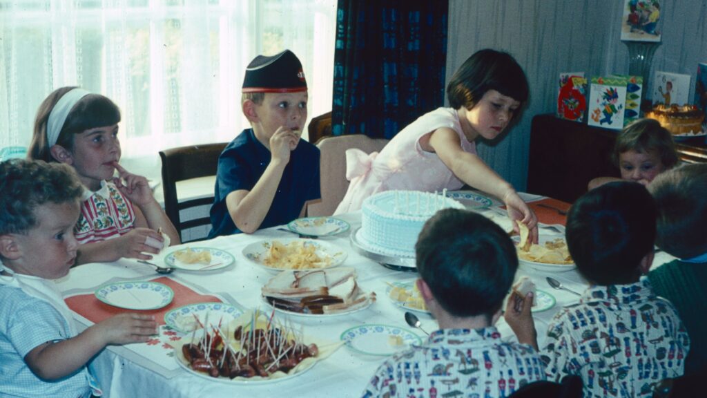Nineties Style Parenting vs Today: How 90s Kids Raise Their Own Children